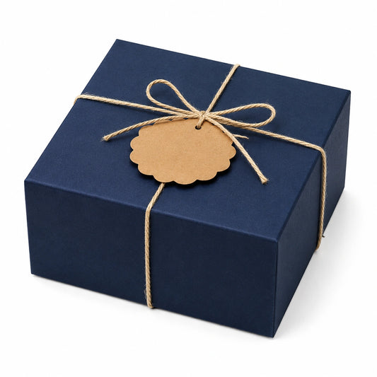 Boîte cadeau 20 x 20 x 10 cm en carton bleu marine avec ficelle décorative